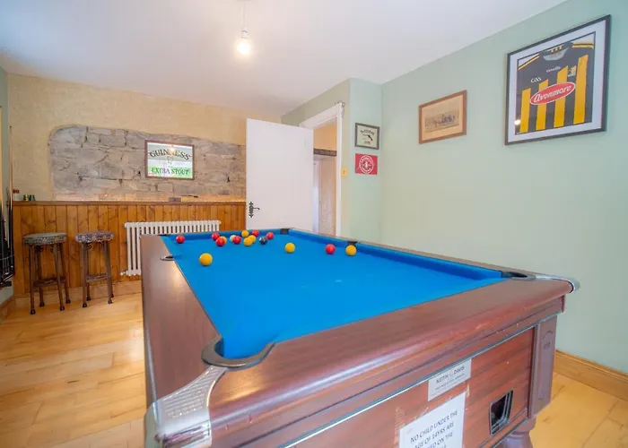 Nyaraló O'sullivan's *